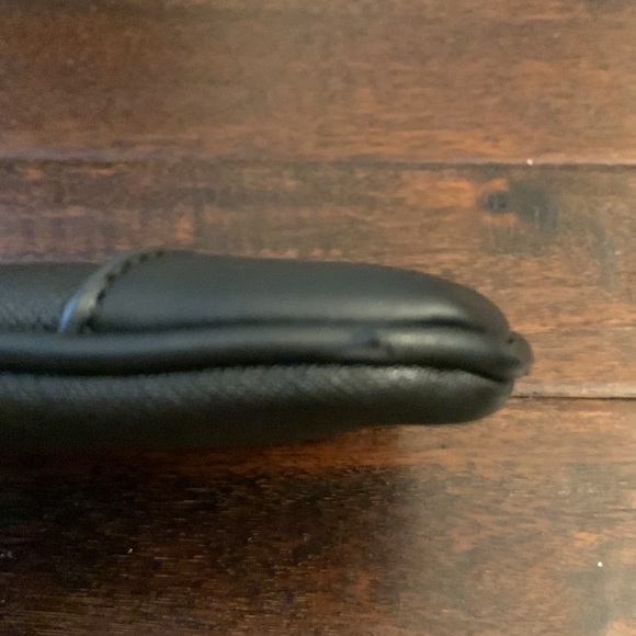 Ellen Tracy Envelope Clutch in Black with removable strap - Picture 8 of 11